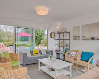 Holiday Home La Pointe de Kerners by Interhome - Arzon - Wohnzimmer