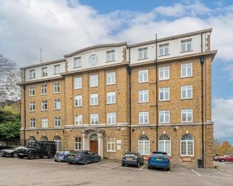 Stunning 3 Bedroom Flat, with Parking, Sleeps Six, Near Greenwich Park - London - Building