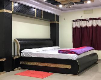Ushasree Residency - Aruku Valley Road - Srungavarapukota - Habitación