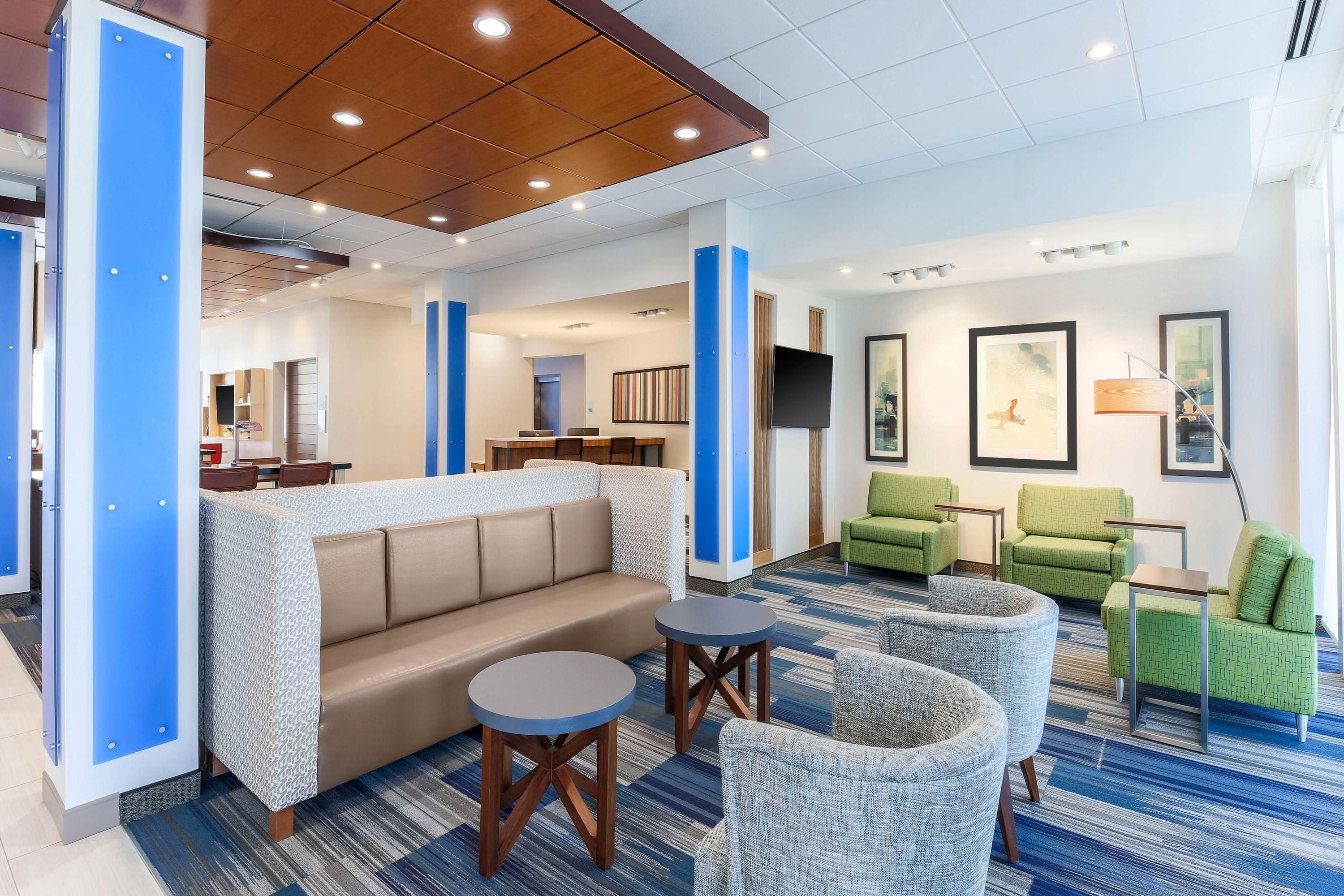 Holiday Inn Express & Suites Chicago O'hare Airport By IHG thumbnail 2