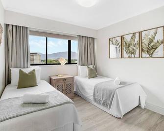 'Coral Sea Dreaming' Family Friendly Apartment - Cairns North - Bedroom