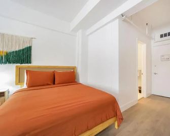 Tropics Hotel - Miami Beach