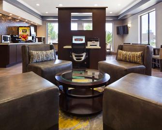 Best Western Plus North Houston Inn & Suites - Houston - Lounge