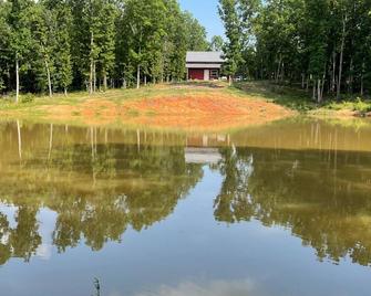 Cabin in the Woods Near Bennett Springs and Pomme de Terre - Lebanon - Outdoors view