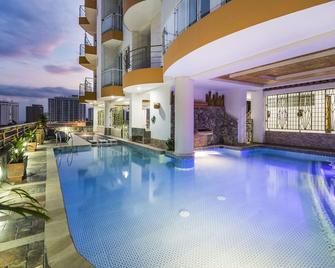 تيراساس ايرونا ترافيلرز أبارتامنتوس إي سويتس - بلدية سانتا مارتا - حوض السباحة