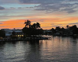 Intracoastal Paradise: Luxurious Retreat in a Prime Fort Lauderdale Location - Fort Lauderdale