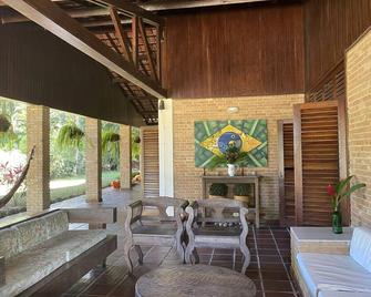 Wonderful Home Ground !!! Large, Well Preserved And Surrounded By Balcony And Garden - Ubatuba - Innenhof