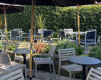Priory Tearooms Burford with Rooms - Burford - Patio