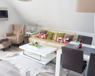 New, top-equipped apartment / fair apartment with 2 bedrooms - Bad Nenndorf - Wohnzimmer