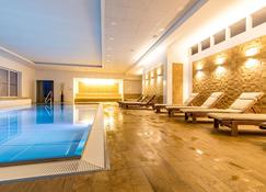 Rezidence Moser Apartments - Carlsbad - Pool