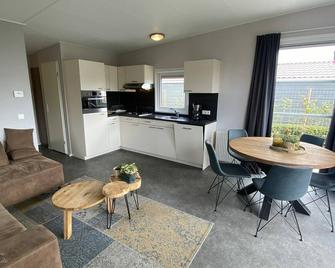 5-person holiday chalet on a family campsite in Oostkapelle 1500m from the beach - Oostkapelle - Küche