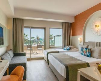 Fame Residence Lara & Spa - Antalya - Bedroom