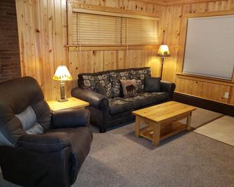 Willard Munger Inn - Duluth - Living room