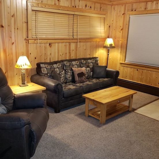 Living room view of Willard Munger Inn