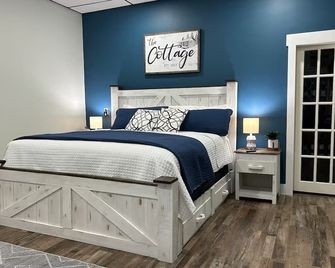 Studio Cottage on the Square, entire rental unit in Jamestown, Kentucky - Jamestown - Habitación