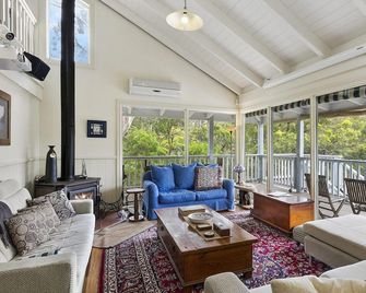 The Treehouse - Lorne