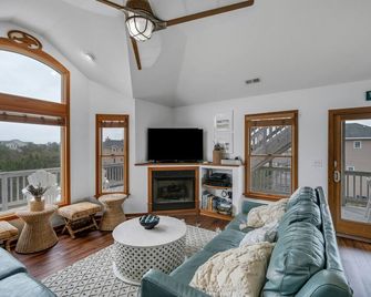 Beautiful Obx Home W. Pristine Views By RedAwning - Corolla - Living room