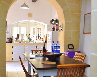 Dar Ghax-Xemx Farmhouse - Victoria - Comedor