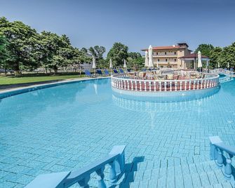 Sintrivanis Beach Resort - Paralia Skotinas - Pool