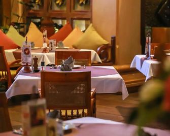 The Baray Villa by Sawasdee Village - Karon - Restoran