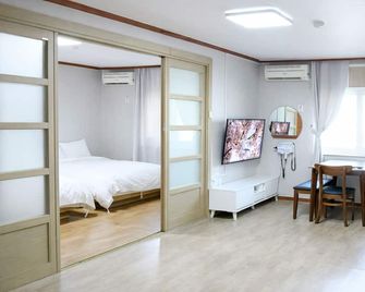 Sorak Y Hostel - Sokcho