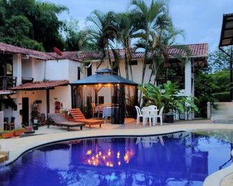 Hotel Villa Juana - Fonda Central - Pool