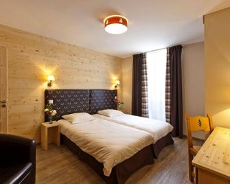 Hotel Les 2 Lacs - Clairvaux-les-Lacs - Bedroom