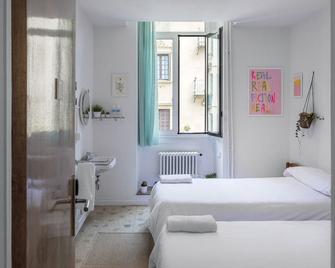 A Room in the City - San Sebastian - Bedroom