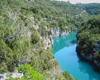 Stone house with terrace and garden facing the Lake - Montagnac-Montpezat - Playa