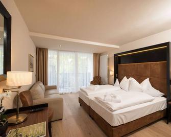 Hotel Goldene Rose - Silandro - Bedroom