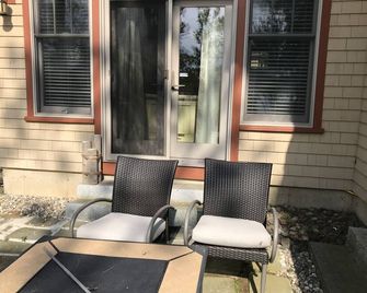Joyful Maine Escape: A Three-Bedroom Water View Townhouse - Edgecomb - Patio