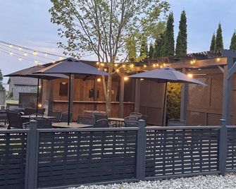 Spacious Room w/ Two Queen Beds - St. Marys - Patio