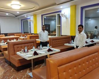 Bodhgaya Seven Inn Hotel n Restaurant - Bodh Gaya - Restaurante