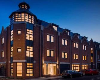Oak Lodge - St. Albans - Building