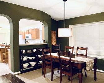 Perfectly located 3BR (no steps) - sleeps up to 7 - Schertz - Comedor