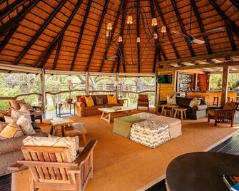 Kapama Buffalo Camp - Hoedspruit - Oleskelutila