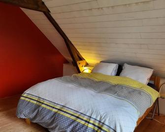 Charming 2-bedroom house in soothing Cuillé with WiFi - La Guerche-de-Bretagne