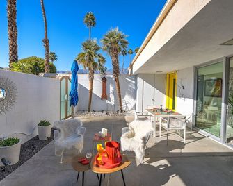 Sublime Modernist Architecture & Interior Design For The Discerning Traveler - Palm Springs - Patio