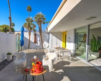 Sublime Modernist Architecture & Interior Design For The Discerning Traveler - Palm Springs - Patio