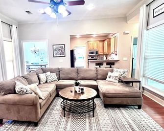 Family Friendly - 1 Mile to Campus - Starkville - Salon