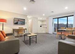 Wollongong Serviced Apartments - Wollongong - Oturma odası