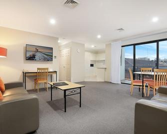Wollongong Serviced Apartments - Wollongong - Living room