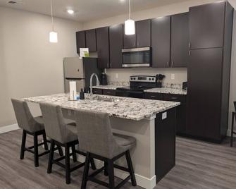 Luxury 1-bedroom flat in enjoyable Alliance with fitness room. - Альянс - Кухня