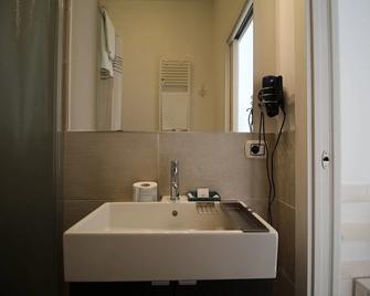 La Camera Bologna-Stazione Affittaly Rooms - Bologna - Bathroom