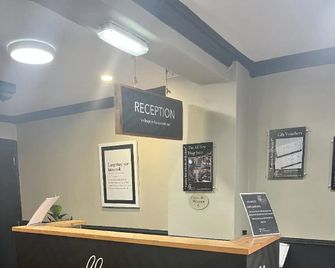 The Laurel Bank Hotel - Glenrothes - Front desk