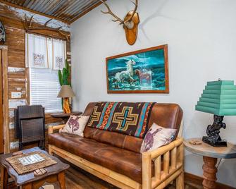 Lonesome Dove Bandera Cabin - Bandera - Huiskamer