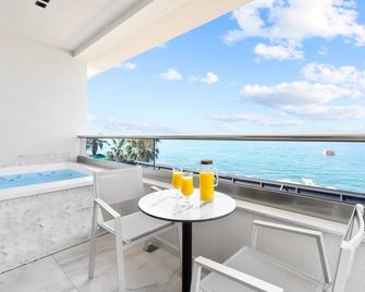 Emily's Luxury Suites - Pefkochori - Balkon