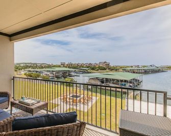 New Lakefront Condo - Graford - Balcón