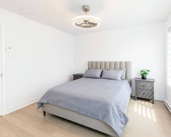 Newly Built Modern Family - 3 Br - Free Parking - La Prairie - Bedroom