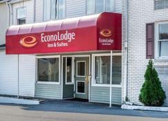Econo Lodge Airport - Reading - Building
